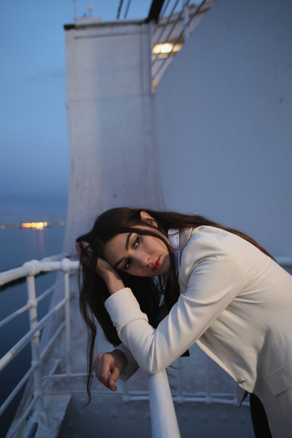 Weyes Blood Performs New Song “Something to Believe” From 'Titanic Rising'  Live at Pitchfork's Midwinter Festival in Sub Pop Records News